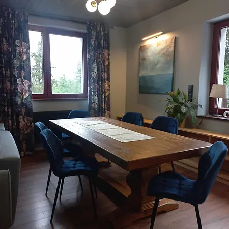 Apartament Rodzinny W Willi Art شكلارسكا بوريبا