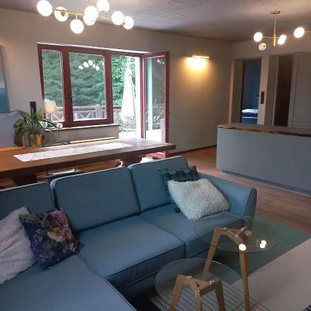 Apartament Rodzinny W Willi Art شقة *